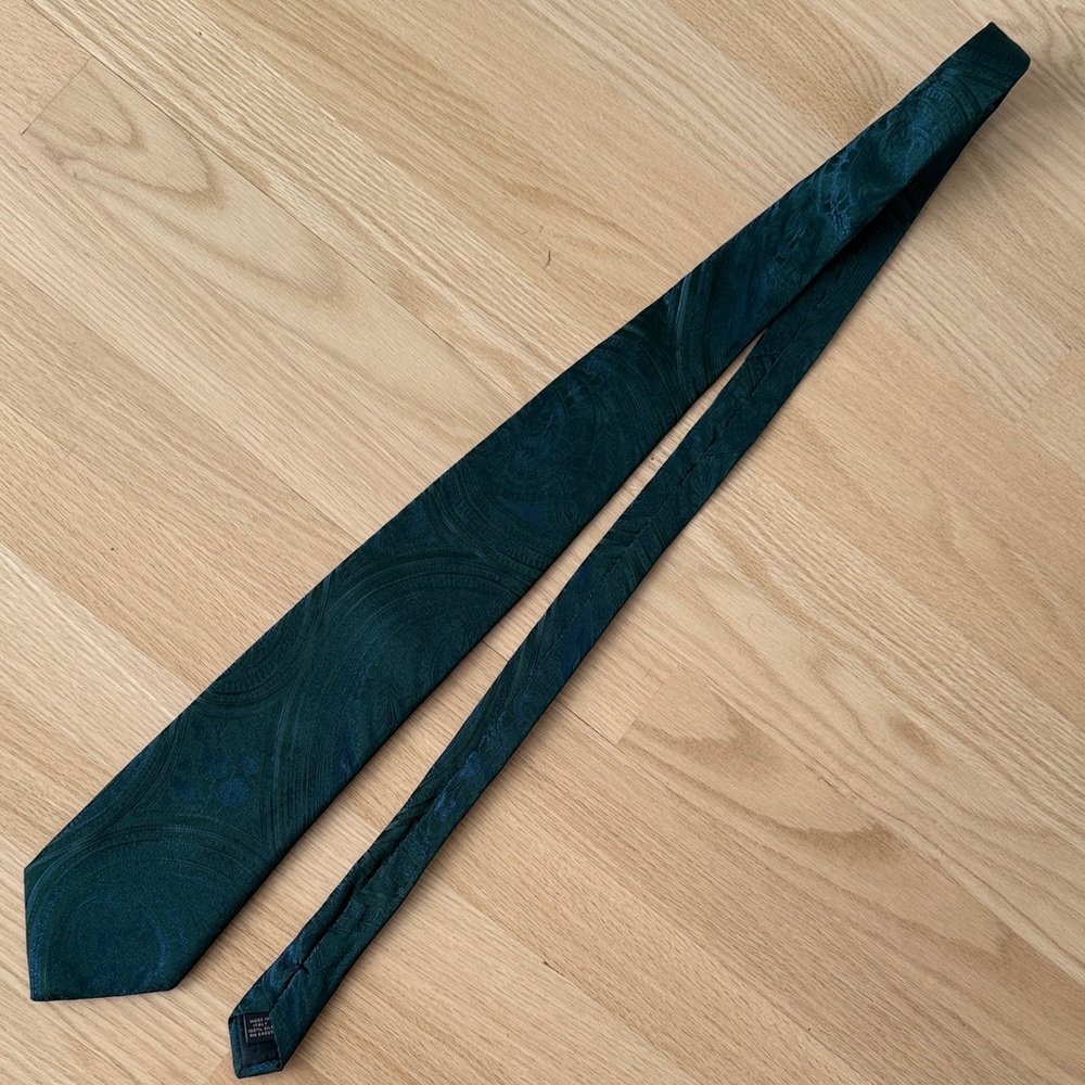 Banana Republic Classic Dark Green Paisley Men's 100% Silk Tie Made in Italy